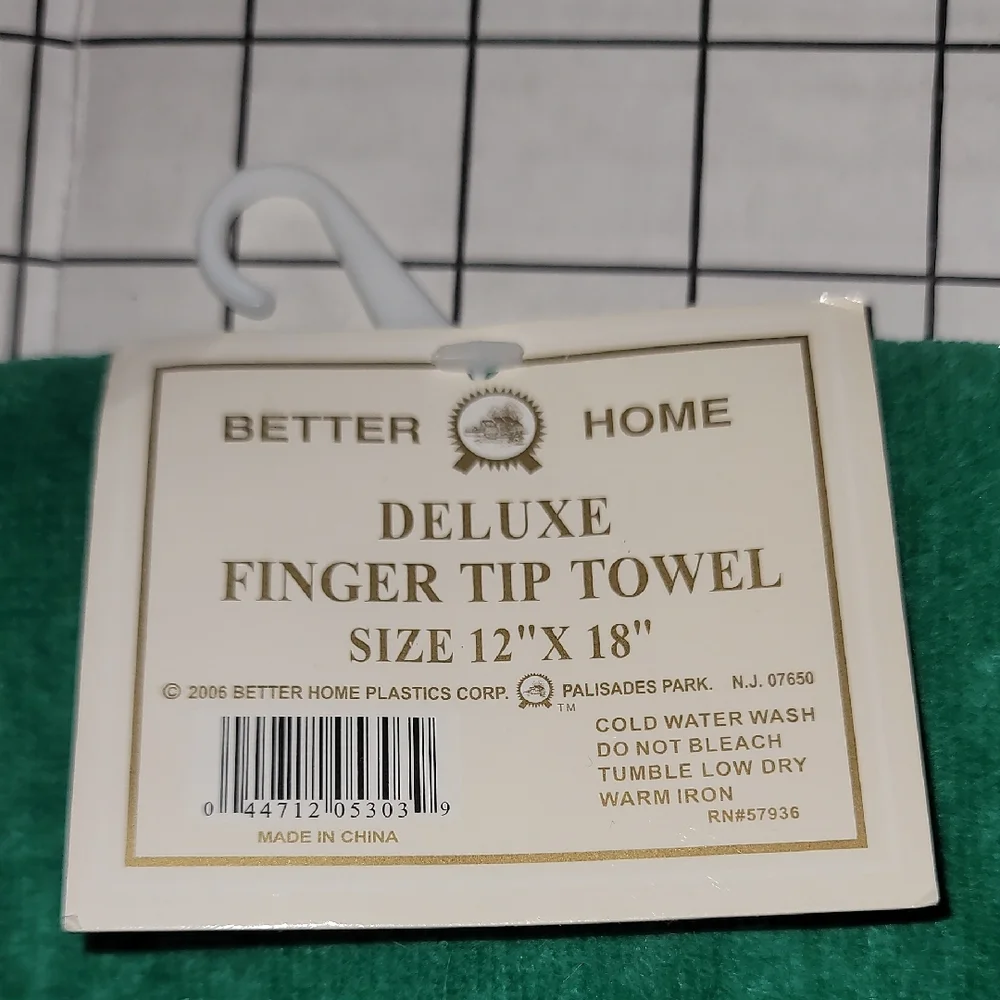 Green Finger‎ Tip Towel with Red Poinsettia Floral Design